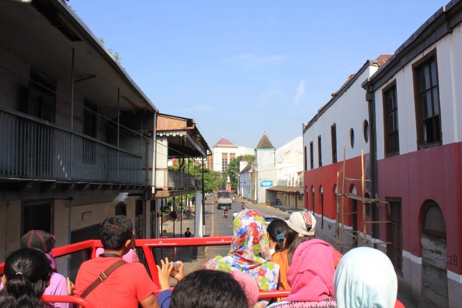 bus semar jawi menyajikan citra visual bangunan kolonial